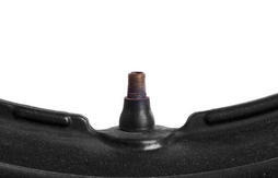 我定期檢查輪胎氣壓，但每次都拆下氣門嘴蓋，所以沒戴。這有問題嗎？圖片